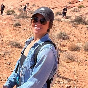 Meet your Posher, Casandra